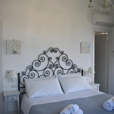 Cristina Bed and Breakfast 4*